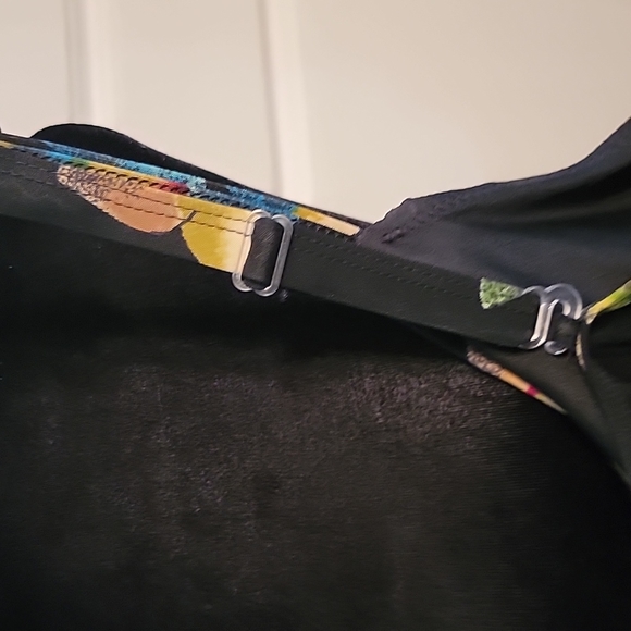 Sun Streak Newport News Black w/Floral Print Swimsuit 18W lined mid section - Picture 4 of 11